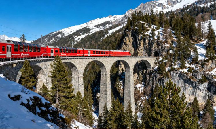 Bernina Express: Perjalanan Panorama Menakjubkan Melintasi Alpen Swiss